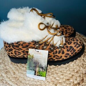 BearPaw Vera Hickory Leopard Ankle Boots